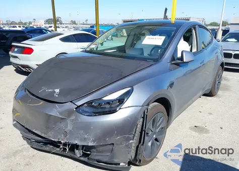 2024 Tesla Model Y Long Range Dual Motor All-Wheel Drive from USA, damaged, VIN 7SAYGDEE8RA313290